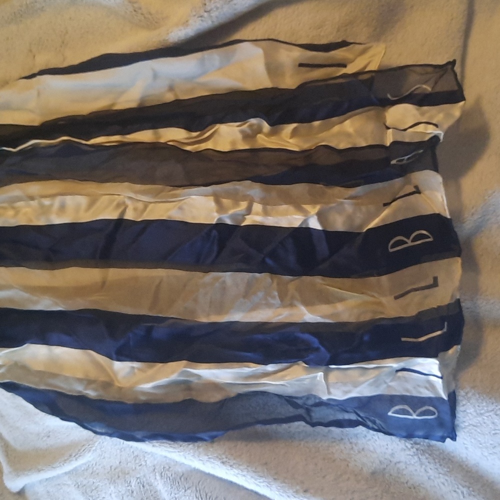 Womens Bill Blass scarf. Blue and tan color